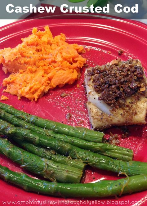 Cashew Crusted Cod {Paleo Recipe} Walnut Crusted Cod, Wild Caught Cod Recipes, Cashew Crusted Cod, Cod Sweet Potato, What Is Paleo Diet, Sweet Potato Crusted Fish, Paleo Diet For Beginners, Crusted Cod, Dash Diet Recipes