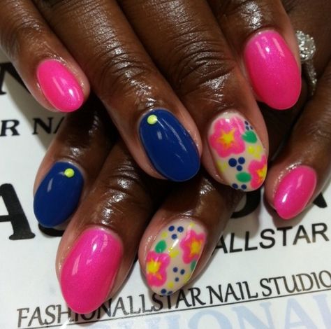 Navy blue and hot pink nails with floral design. Blue And Hot Pink Nails, Nails With Floral Design, Summer Nails Blue, Navy Blue And Hot Pink, Black Pink Flower, Pink Flower Nails, Hot Pink Nails, Nails Blue, Flower Nails