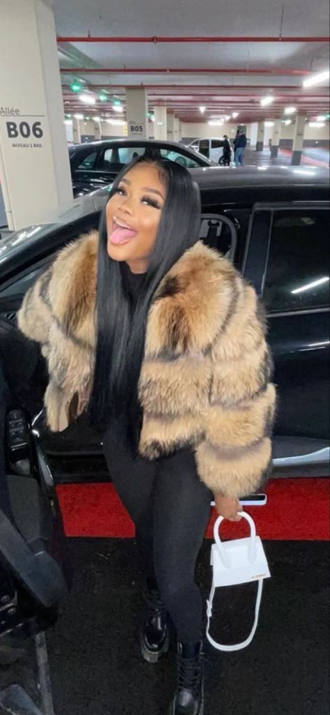 Fur Bubble Coat Outfit, Plus Size Fur Coat Outfit, Winter Coats Black Women, Fur Coat Black Woman, Fur Jacket Outfit Black Women, Crop Fur Jacket Outfit, Fur Coat Outfit Black Women, Black Faux Fur Jacket Outfit, Black Faux Fur Coat Outfits