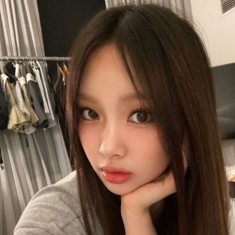 Hyein Selca, Newjeans Icons, Hyein Newjeans, Newjeans Hyein, New Jeans Style, Blue Ivy, Dance Photos, Spiders, Face Claims