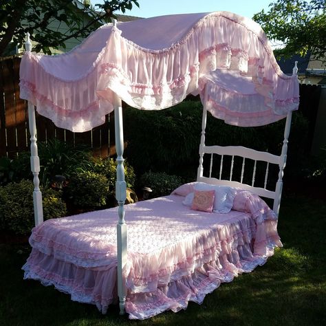 Sears Bonnet bedroom set canopy bed French Provincial Canopy Bed, Shabby Chic Canopy Bed, Rustic King Bedroom Set, Best Room Ideas, Canopy Bedroom Sets, French Provincial Bedroom, Girls Canopy, House Canopy, Bedroom Set Designs