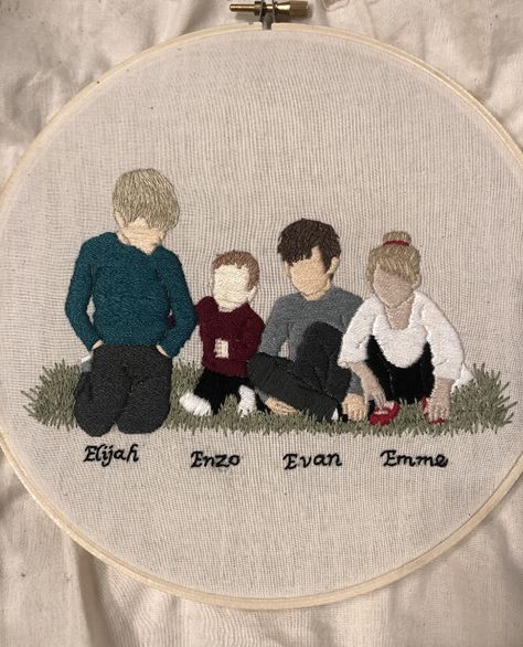 Embroider People, Embroidery Family Portrait, Embroidery Family, Embroidery People, Sweater Embroidery, Portrait Embroidery, Simple Hand Embroidery Patterns, Embroidery Hoop Wall Art, Diy Embroidery Designs