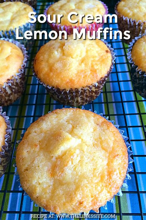 Lemon Muffin Recipes, Sour Cream Muffins, Romantic Desserts, Lemon Dessert, Sour Cream Recipes, Lemon Dessert Recipes, Muffin Tin Recipes, Lemon Muffins, Breakfast Sweets