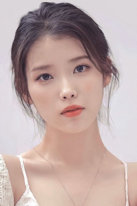 Iu Short Hair, Iu Hair, Photo Makeup, Korean Actresses, Bridal Beauty, Beauty And Lifestyle, Life Tips, Korean Celebrities, 인물 사진