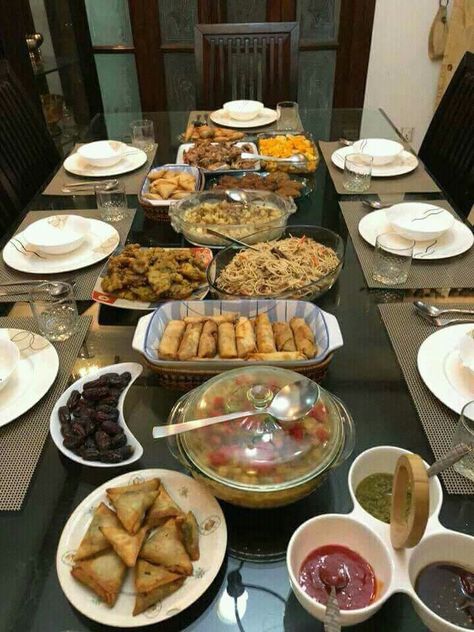 Aesthetic Food Pictures At Home, Iftar Table, Eid Food, Catering Ideas Food, Delicacy Food, Healthy Homemade Recipes, Curry Chicken Recipes, Food Table, Snap Food