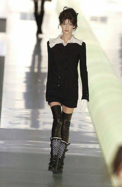 Caitriona Balfe for Chanel 2003 Runway, Catriona Balfe, Fashion Walk, Runway Fashion Couture, Runway Outfits, Fashion Chanel, Caitriona Balfe, Chanel Fashion, Runway Pictures