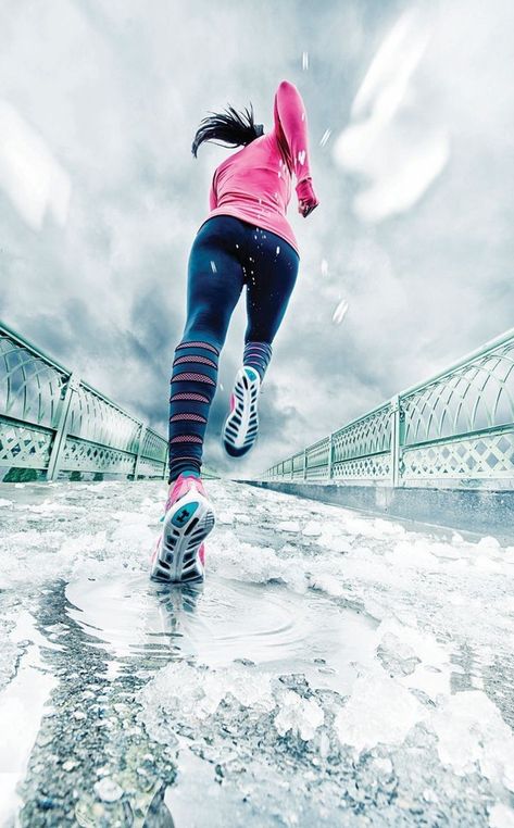 Women Fitness Photography, Best Running Gear, Running Pose, Running Photography, Running Photos, Action Pose Reference, Winter Door, Running 5k, Action Pose