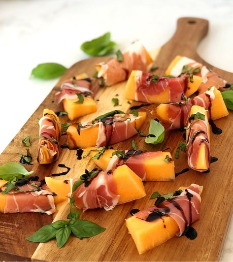 #melon #prosciutto #appetizer #summer #recipes Appetizer Summer, Alfresco Dinner Party, Red Curry Soup, Thai Red Curry Soup, Prosciutto Appetizer, Prosciutto Melon, Melon Recipes, Peach Syrup, Curry Soup