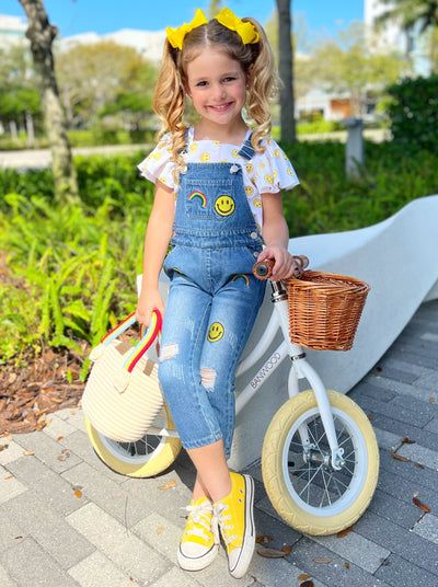 Kindergarten Outfit, Smiley Print, Kids Outfits Daughters, Old Outfits, Kids Fashion Clothes, Smiley Faces, Fun Loving