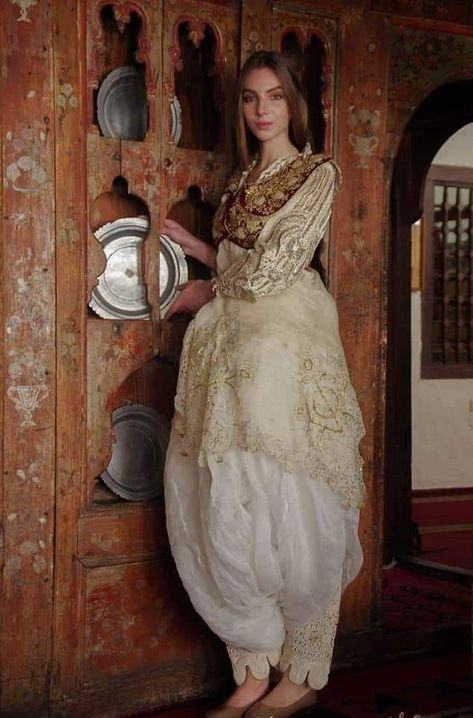 Albanian Traditional, Albanian Clothing, Albanian Culture, Folk Clothing, Culture Clothing, European Culture, Traditional Attire, Folk Costume, Traditional Clothing