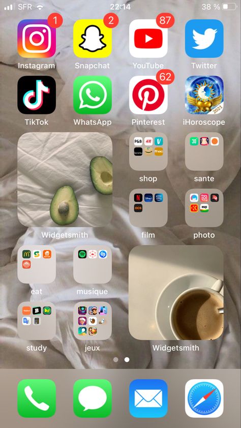 Organise Iphone Home Screen, How To Organise Iphone Home Screen, Organised Phone Screen, Iphone Organization, Prime Video, Instagram And Snapchat, Screen, Snapchat, Incoming Call Screenshot