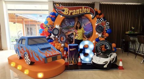 Hot Wheels Backdrop Party Ideas, Hotwheels Backdrop Party Ideas, Hotwheels Party Decor, Hot Wheels Balloon Garland, Hot Wheels Backdrop, Hot Wheels Themed Birthday Party, Monster Jam Birthday, Hot Wheels Cake, Hotwheels Birthday Party