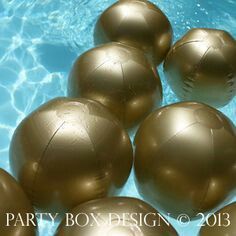 Party Backyard Decorations, Summer Floats, Sweet 16 Pool Parties, Birthday Party Elegant, Paint Beach, Tropical Theme Party, Chic Invitation, Summer Party Invitations, Poolside Party