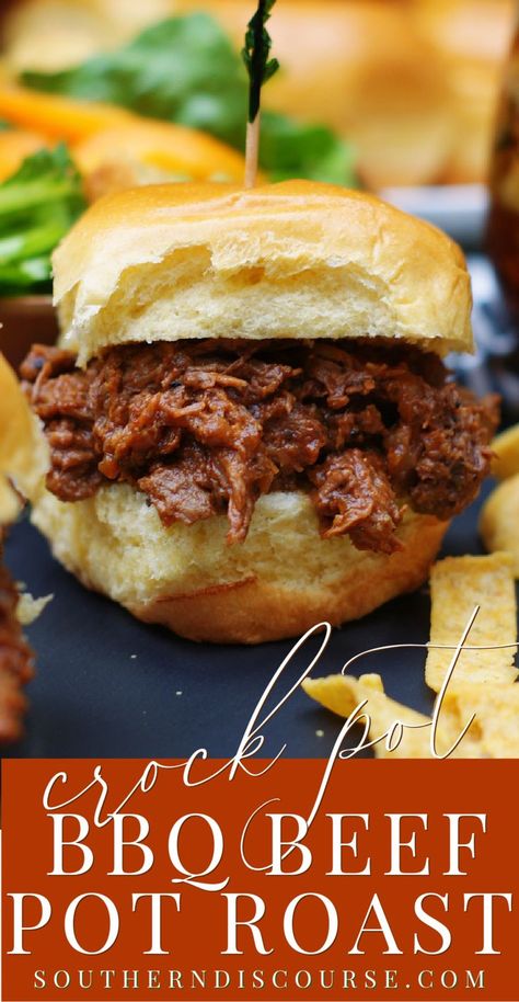 Bbq Beef Crockpot, Crock Pot Bbq Beef, Slow Cook Roast, Crock Pot Chuck Roast, Crock Pot Bbq, Slow Cooker Recipes Beef Stew, Chuck Roast Recipes, Bbq Roast, Barbecue Sandwiches