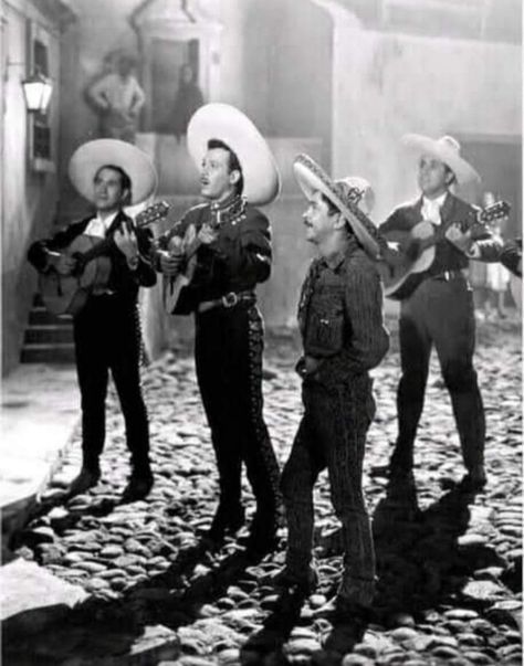 Old Mexican Movies, Mexican Buildings, Mexican Pride, Hispanic Art, Mexican Revolution, Mexican Men, Mexican Actress, Diy Clothes Design, Golden Age