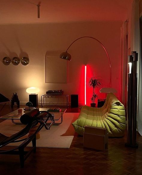 Bedroom Chill Area, Jazzy Apartment Aesthetic, Small Cozy Room Aesthetic, Apartment Aesthetic Minimalist, Mood Living Room, One Bedroom Apartment Ideas, Classy Apartment, Bedroom Wall Decor Ideas, Apartment Living Room Design