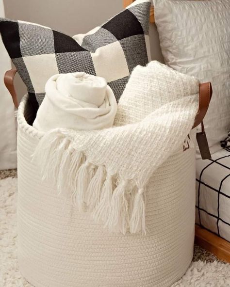 Storage Basket Ideas Bedroom, Storage Basket Decor, Cute Blanket Baskets, Basket For Pillows Living Rooms, Basket For Blankets Bedrooms, Blanekt Basket, Things To Put In A Basket For Decor, How To Style Baskets Living Rooms, Baskets For Throw Blankets