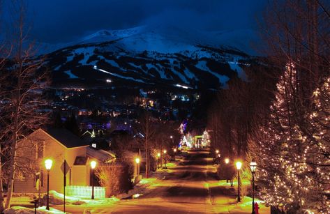 7 Magical Christmas Towns in Colorado  | Hotelgift Colorado Christmas Towns, Christmas In Colorado, Alma Colorado, Cologne Christmas Market, Colorado Christmas, Christmas Towns, Colorado Towns, Aspen Mountain, Christmas Getaways