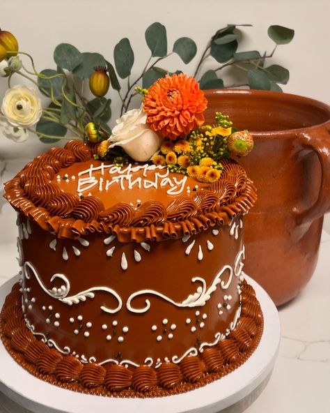 This Mexican pottery inspired cake was soo pretty I had to jump the line of my backlogged cakes and post it asap✨ From the color match of the giant cantarito in the back to the layered borders or the patterns inspired by hand painted pottery 🥰 The cake itself was chocolate cake with a whipped chocolate ganache filling 😋 Would love to hear y’all’s thoughts!!! Xoxo, Notsoaestheticaestheticbaker 🫶 #notsoaestheticaestheticbaker #occakes #orangecountycakes #fullerton #anaheim #buenapark #lah... Mexican Design Cake, Barro Cake Ideas, Mexican Birthday Dessert, 58th Birthday Cake, Cantarito Cake, Mexican Style Cake, Fall Sheet Cakes Decorated, Mexican Cake Ideas, Marigold Cake