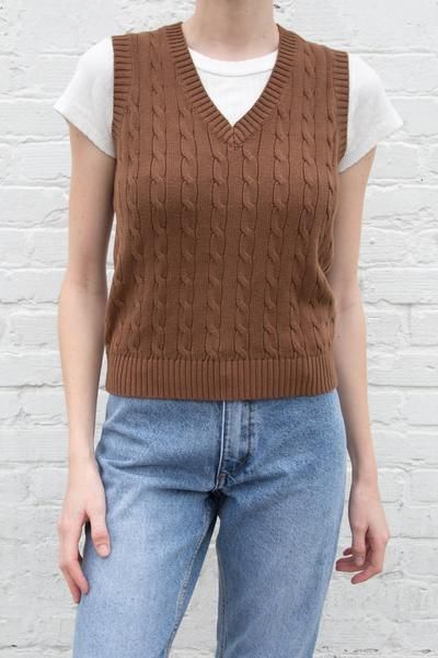 Brown Sweater Vest Outfit, Sweater Vest Outfit Aesthetic, Outfit Aesthetic Men, Vest Outfits Aesthetic, Sweater Vest Outfit Women, Vest Outfit Women, Boy Outfits Aesthetic, Brown Sweater Vest, Vest Outfits Men