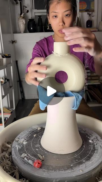 𝙏𝙝𝙚 𝘾𝙚𝙧𝙖𝙢𝙞𝙘 𝙎𝙘𝙝𝙤𝙤𝙡 on Instagram: "How to make a donut vase ❤️
•••
Follow @michelle_wen_artist for more!" Ceramic Donut, Donut Vase Pottery, Donut Vase, Pottery Form, Slab Pottery, Diy Vase, Ceramics Pottery Art, Clay Sculpture, Pottery Vase