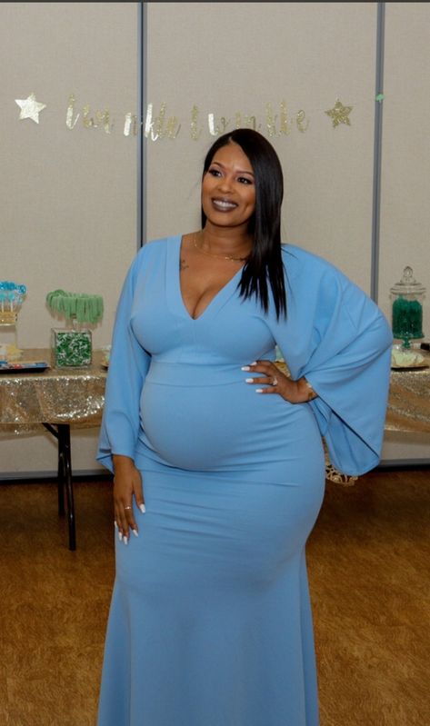 Maternity Outfits Plus Size, Blue Baby Shower Dress, Pregnant Celebrity, Maternity Looks, Plus Size Maternity Dresses, Mother Daughter Fashion, Maternity Photoshoot Outfits, Pretty Pregnant, Pregnant Celebrities