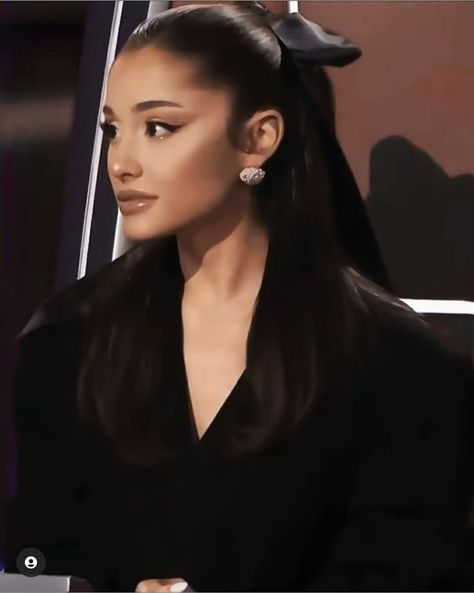 Ariana Grande The Voice, Ariana Grande Tumblr, Ariana Grande Hair, Ariana Grande Photos, Bow Hairstyle, Ribbon Hairstyle, Hair Stylist Life, Ribbon Hair, Hair Inspo Color