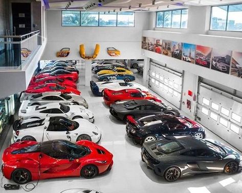 Huge Car Collection Dream Garage Filled With Exotics Luxury Cars Bentley, Man Garage, Luxury Car Garage, Dream Car Garage, Luxury Garage, Modern Garage, Luxury Car Dealership, Luxury Car Interior, Garage Interior