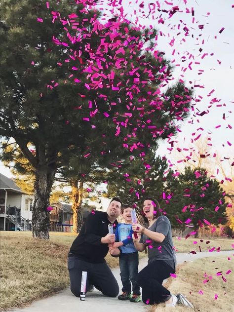 Gender Reveal Confetti Cannon, Sibling Gender Reveal, Gender Reveal Photo Shoot, Gender Surprise, Gender Reveal Pictures, Gender Reveal Confetti, Gender Reveal Photography, Pregnancy Planning, Confetti Cannon