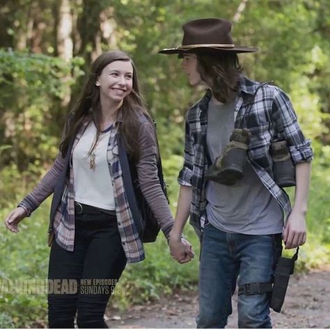 Carl and Enid Carl E Enid, Enid Twd, Carl Twd, Carl And Enid, The Walkind Dead, Katelyn Nacon, Chan Chan, Horror Series, Walking Dead Memes