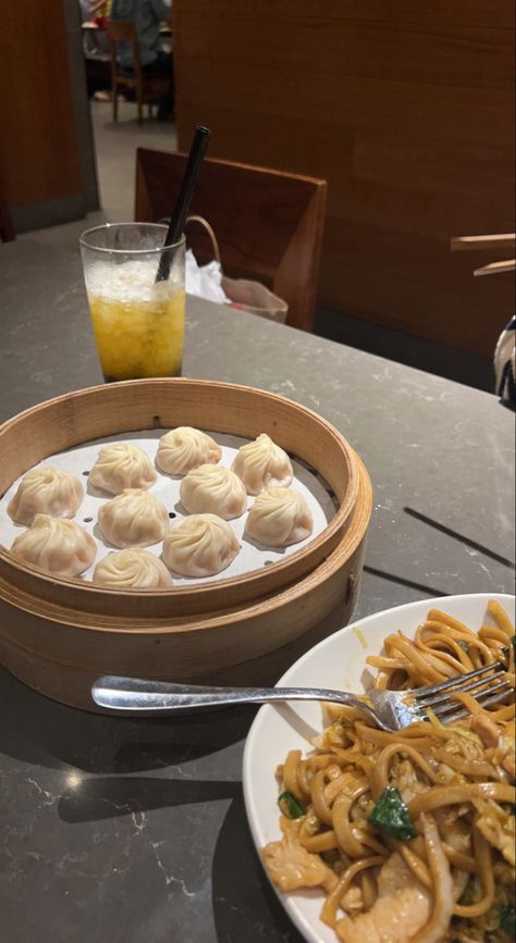 China Instagram Story, Din Tai Fung Aesthetic, Living In China Aesthetic, Mandarine Recipes, Din Tai Fung, China Food, Morning Breakfast, Mouth Watering Food, Instagram Food