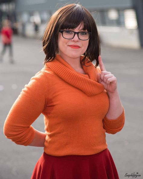 Velma Costume Plus Size, Velma Costume Diy, Velma Makeup, Ariel Costume Diy, Velma Halloween, Velma Halloween Costume, Bride Of Frankenstein Costume, Velma Costume, Velma Cosplay