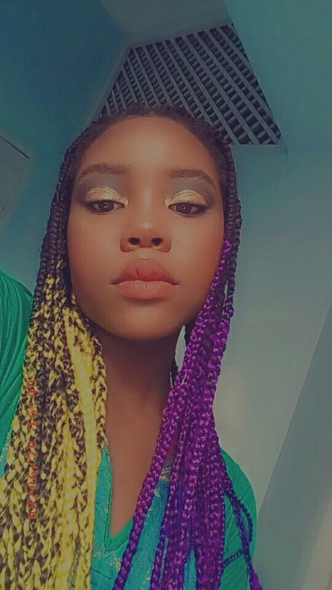 Half yellow, half purple, Yellow Box Braids, Braids Purple, Knotless Box Braids, Purple And Yellow, Box Braids, Braids, Hair Accessories, Hair Styles, Purple