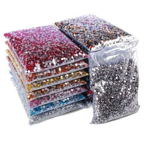 DO YOU KNOW? In Nigeria we have different names for Rhinestones based on their quality? Let me tell you some; 💎 Swarovski 💎 Number 1 💎 Number 2 💎 KranKran 💎 Waris Do you also know that the cost and sparkle of these stones varies greatly. When next a vendor charges you it might be based on the quality of stones used. NOW YOU KNOW! Rhinestone Objects, Hot Fix Rhinestone Ideas Diy, Hotfix Rhinestone Ideas, Rhinestone Items, Bling Items, Rhinestone Ideas, Diy Rhinestone Crafts, Rhinestone Projects, Rhinestone Crafts