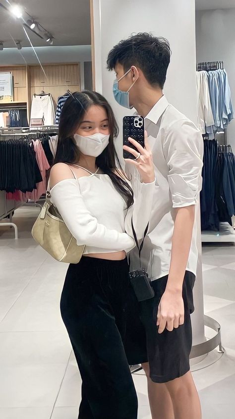 Couple Mall Photo Ideas, Matching Outfits For Couples Casual, Gf Photo, Matching Couple Outfits Casual, Fake Couple, Couple Ootd, Ootd Couple, Outfit Cowo, Outfit Couple