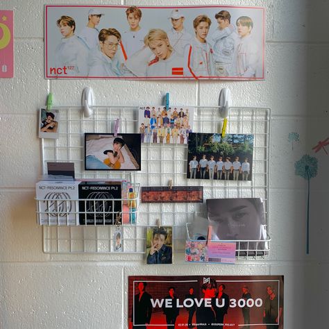 superm nct 127 wayv bts organization Wall Grid Ideas Kpop, Kpop Photocards Display, Grid Board Aesthetic, Grid Board Ideas Aesthetic, Grid Panel Wall Decor, Grid Panel Ideas, Wall Grid Kpop, Photocard Display Ideas, Kpop Grid Wall