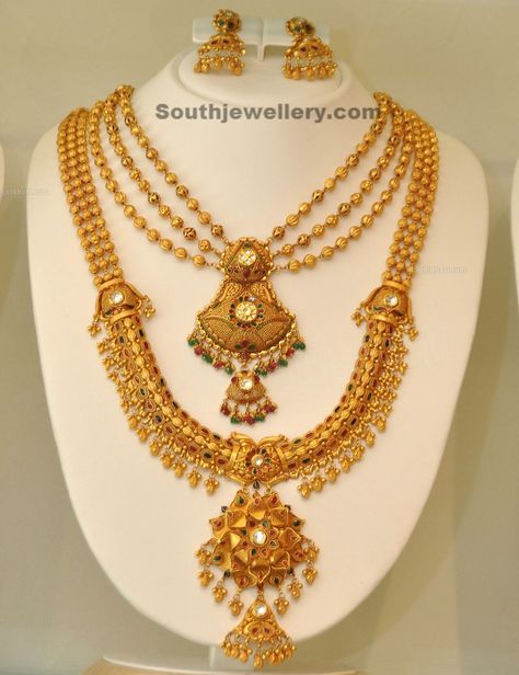 khazana jewellery - Google Search Khazana Jewellery, Gold Temple Jewellery, Choker Designs, Antique Bridal Jewelry, Wedding Jewellery Collection, Gold Bride Jewelry, Gold Fashion Necklace, Gold Bangles Design, Bridal Gold Jewellery Designs