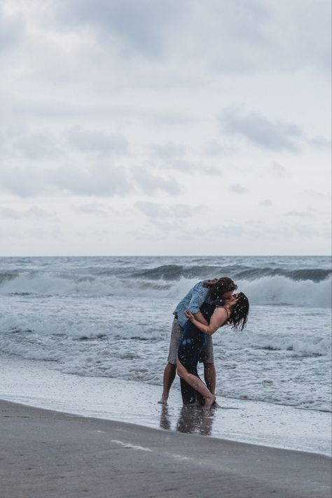 Beach And Rain Aesthetic, Beach Rain Photoshoot, Rainy Beach Engagement Photos, Rain Beach Photoshoot, Raining Beach Pictures, Rainy Beach Photos, Rainy Beach Couple Photoshoot, Rainy Beach Photoshoot, Rainy Beach Aesthetic