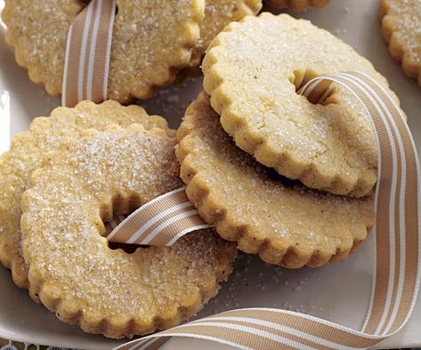 Vanilla cinnamon shortbread | Australian Women's Weekly Food Cinnamon Shortbread, Pistachio Shortbread, Nougat Recipe, Rice Bubbles, Edible Christmas Gifts, Christmas Shortbread, Shortbread Recipe, Rum Recipes, Vanilla Recipes