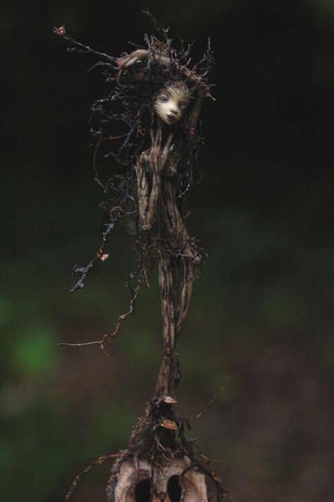 rootling by chicorydell Dead Tree, Deco Nature, Mystical Creatures, Fairy Art, Fairy Houses, Fairy Land, On The Top, Magical Creatures, Great Pictures