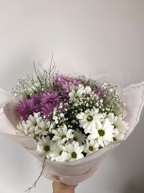 White And Purple Flower Bouquet, Purple And White Flower Arrangements, Purple White Bouquet, White And Purple Bouquet, Gf Proposal, White And Purple Flowers, Purple Flower Bouquet, Purple Carnations, White Flower Bouquet