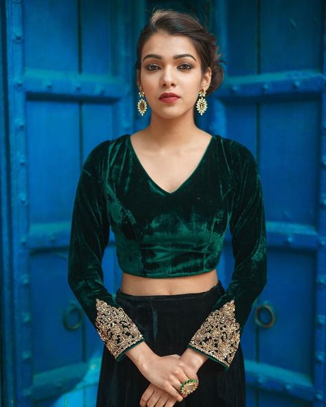 Velvet Blouse Designs Latest, Velvet Blouse Designs Indian, Velvet Blouse Designs, Black Velvet Blouse Design, Cold Shoulder Blouse Designs, Blouse Designs For Saree, Green Velvet Blouse, Velvet Blouse Design, Function Dresses