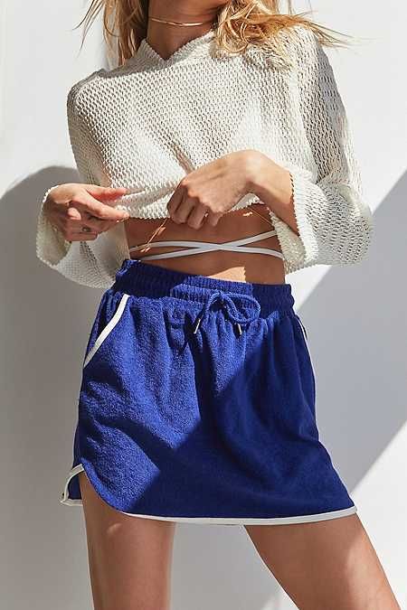 Lingerie As Outerwear, Fleece Skirt, Campaign Fashion, Warm Weather Outfits, 로고 디자인, Mode Inspiration, Skirts With Pockets, Ponchos, Women Swimsuits