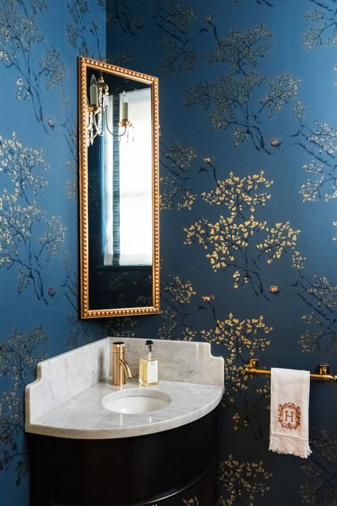 Traditional Powder Room, Wallpaper Powder Room, Nashville House, Simple Bed Designs, Powder Room Remodel, Powder Room Wallpaper, Inspired Wallpaper, Powder Room Decor, Blue Chinoiserie