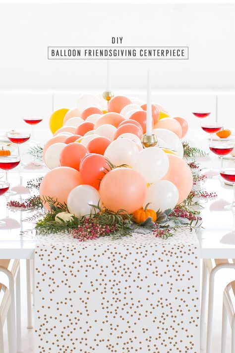 No one ever said you couldn't have your DIY balloon Friendsgiving table centerpiece and turkey too! - Sugar and Cloth - Ashley Rose - Best DIY blog - Best entertaining blog Thanksgiving Table Settings Centerpieces, Balloon Room, Friendsgiving Table, Diy Thanksgiving Centerpieces, Diy Ballon, Diy Tablescapes, Balloon Table Centerpieces, Thanksgiving Centerpieces Diy, Balloon Centerpiece