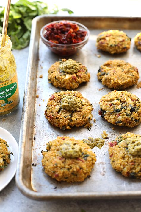 Start patio season off right with these Sun Dried Tomato Quinoa Patties! They are vegetarian, packed with protein, and you can bake them in the oven or on the grill. Baked Quinoa, Vegetarian Lunches, Quinoa Patties, Vegetarian Quinoa, Quinoa Healthy, Patties Recipe, How To Cook Quinoa, High Protein Recipes, Sun Dried