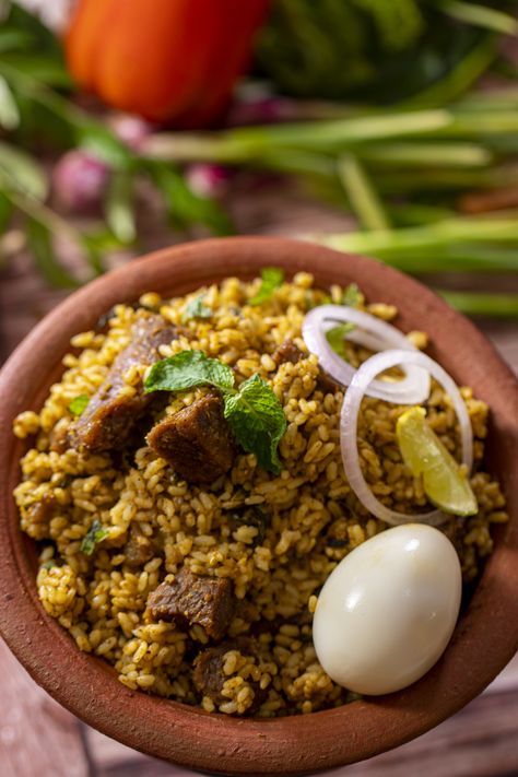 Dindigul Thalappakatti style mutton biryani has a very nice and unique flavor that is so different from all the other mutton biryani. It is made with seeraga samba rice. It has a very distinct taste, fluffs up well when cooked.  #dindigulthalappakattibiriyani #MuttonBriyani #BiriyaniRecipe #thalapakattimuttonbiryani #howtomakebiryaniathome #howtomakemuttonbiryaniathome #hyderabadibiryanirecipe #easymuttonbiryanirecipe #dumbiryanirecipe #letastykitchen #eidmubarak #eid #eidspecial #eidbiriyani Mutton Breyani Recipes, Briyani Mutton Recipe, Biriyani Recipies, Goat Biryani Recipe, Briyani Receipes, சமையல் குறிப்புகள், Goat Biryani, Nonveg Recipe, Hyderabadi Biryani Recipe