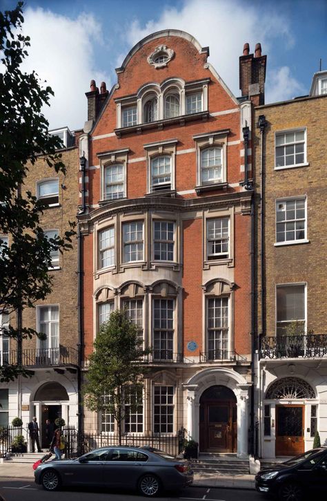 British Houses, Roof Cap, Portland Street, Sims Inspiration, Clapham Common, London Vibes, London Houses, Row Houses, Home Id