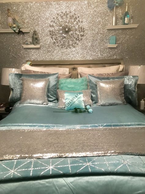 Tiffany Inspired Bedroom, Tiffany Blue Rooms, Tiffany Blue Bedroom, Blue And Gold Bedroom, Tiffany Room, Classy Bedroom, Gold Bedroom, Apartment Decor Inspiration, Blue Rooms