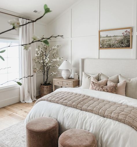 Neutral Girls Bedroom, Natural Bedroom Ideas, Wood Bed Set, Cloud Quilt, Modern Organic Bedroom, Boho Apartment, Organic Bedroom, Airy Bedroom, Natural Bedroom